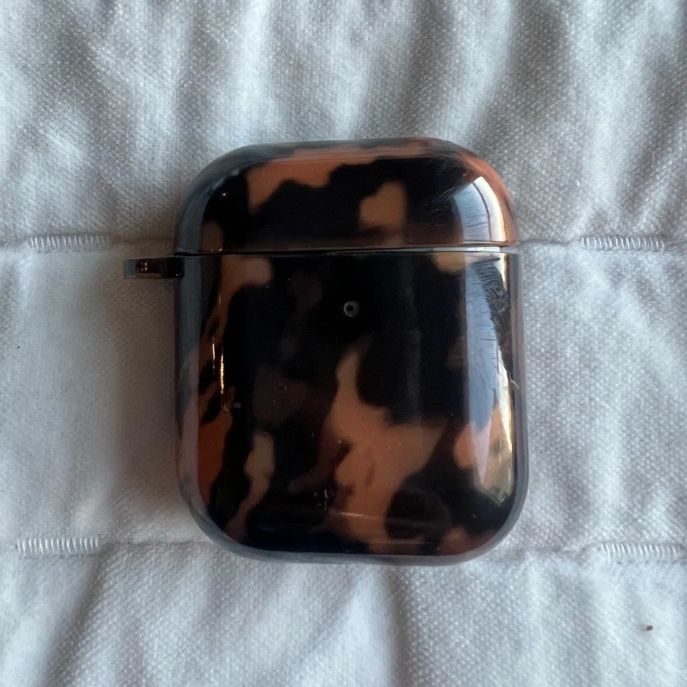 Apple Airpods 2nd generation with charging case - Picture 1 of 9
